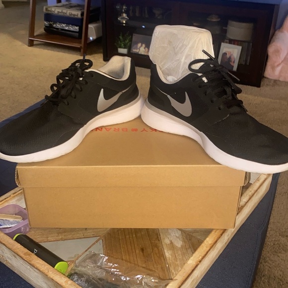 Women’s Nike sneakers - Picture 2 of 6